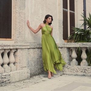 Mac Duggal 11302 Green Pleated Halterneck Asymmetrical Hem Gown Sz 10